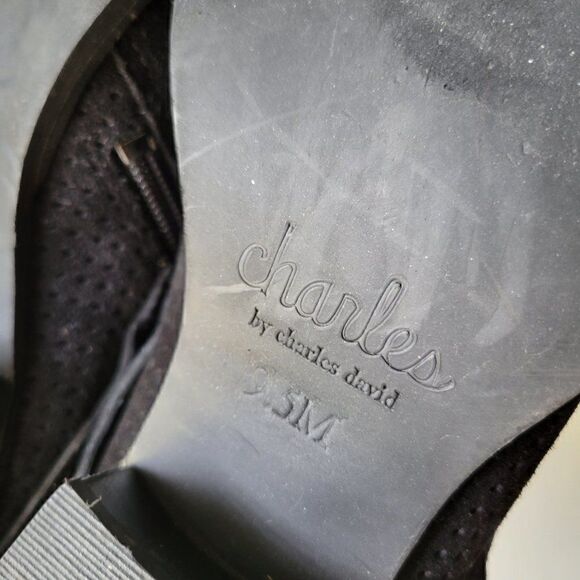 EUC CHARLES BY CHARLES DAVID BLACK BUCKLED GENUINE LEATHER BOOTIES SIZE 9.5 WMNS - Picture 16 of 16